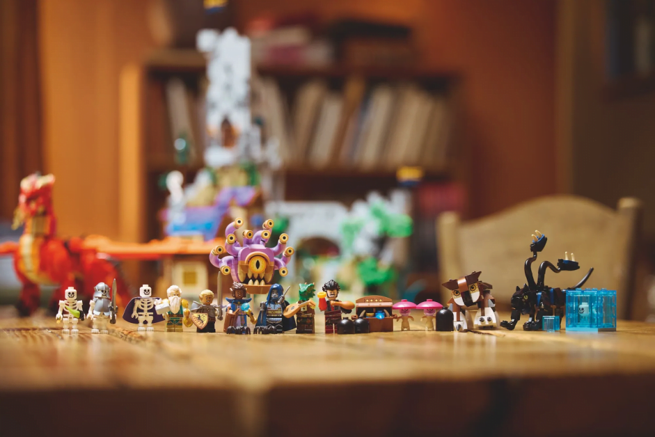 LEGO Ideas 21348 Dungeons & Dragons: Red Dragons Tale