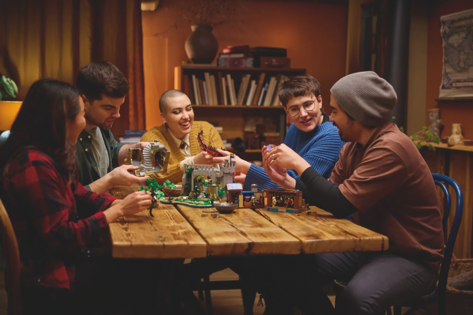 LEGO Ideas 21348 Dungeons & Dragons: Red Dragons Tale