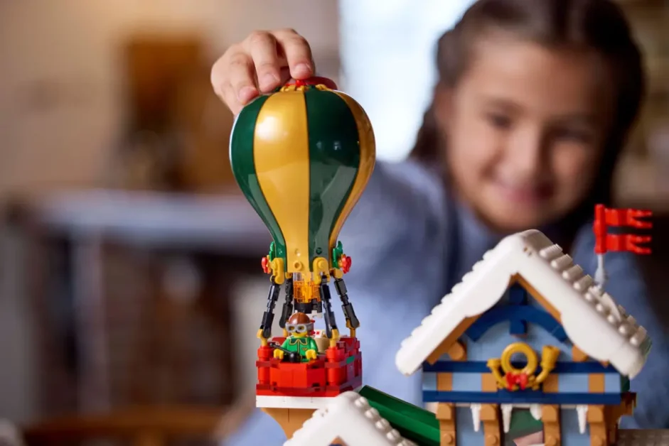 LEGO Icons 10339 Postkantoor van de Kerstman