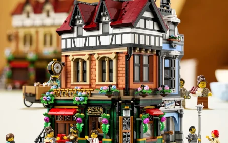 LEGO Icons 10350 Hoekpand in tudorstijl