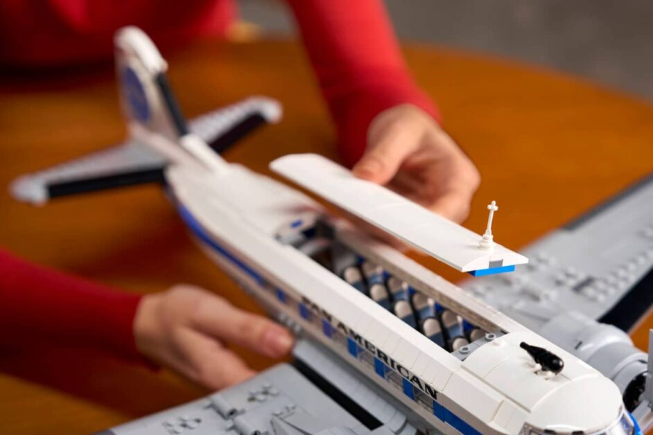 LEGO Icons 11378 Douglas DC-3 PAN AM passagiersvliegtuig