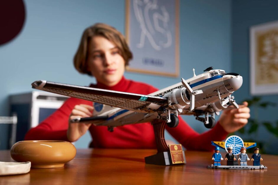 LEGO Icons 11378 Douglas DC-3 PAN AM passagiersvliegtuig