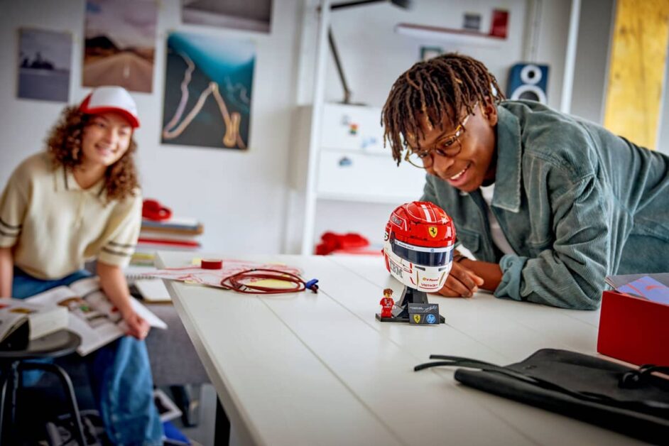 LEGO Editions 43014 Scuderia Ferrari HP helm van Charles Leclerc