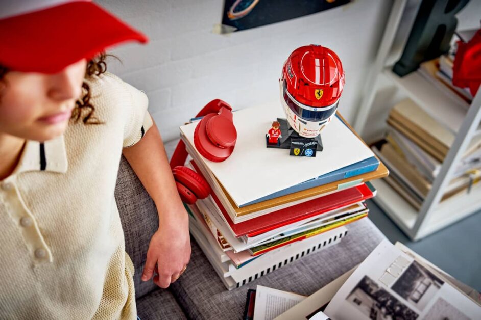 LEGO Editions 43014 Scuderia Ferrari HP helm van Charles Leclerc