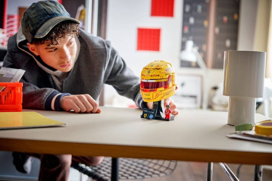 LEGO Editions 43022 Scuderia Ferrari HP helm van Lewis Hamilton