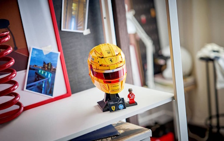 LEGO Editions 43022 Scuderia Ferrari HP helm van Lewis Hamilton LEGO Editions 43022 Scuderia Ferrari HP helm van Lewis Hamilton