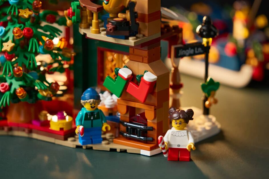 LEGO Icons 11387 Oma's kersthuis