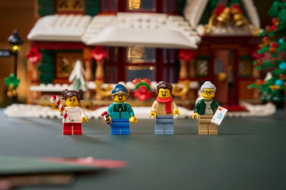 LEGO Icons 11387 Oma's kersthuis